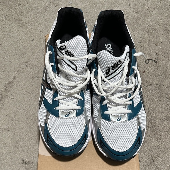 ASICS Men's White and Teal Athletic Shoes - Picture 3 of 8